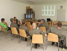 Simultane Beobachtung des Trefferbildes durch die Mannschaftsführung. (Bild öffnet sich in einem neuen Fenster)
