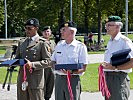 Oberstleutnant Trono, Generalmajor Sinn ehren die Sportler. (Bild öffnet sich in einem neuen Fenster)