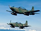 Weitere Aufgaben übernehmen PC-7 "Turbo Porter"... (Bild öffnet sich in einem neuen Fenster)
