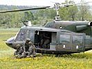 Nachschub kommt ebenfalls per Hubschrauber. (Bild öffnet sich in einem neuen Fenster)