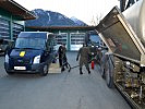 Mittels Tankwagen erfolgte im Übungsraum sowohl die Betankung von Kfz... (Bild öffnet sich in einem neuen Fenster)