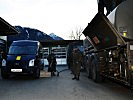 Die Feldbetankung der Heeresfahrzeuge erfolgt an einem Versorgungspunkt. (Bild öffnet sich in einem neuen Fenster)