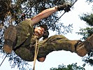 Finnischer Soldat bei der Mutprobe. (Bild öffnet sich in einem neuen Fenster)