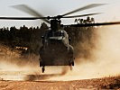 Ein CH-47 "Chinook" bei einer Staublandung. (Bild öffnet sich in einem neuen Fenster)