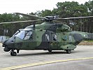 Ein NH90 auf dem Weg zur Abstellfläche. (Bild öffnet sich in einem neuen Fenster)