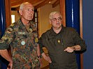 Generalmajor Bauer, r., mit dem deutschen Generalmajor Wessels.