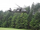Ein "Black Hawk" startet, um die Stromversorgung wiederherzustellen. (Bild öffnet sich in einem neuen Fenster)