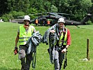 Unterstützung aus der Luft durch einen S-70 "Black Hawk". (Bild öffnet sich in einem neuen Fenster)