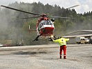 Oftmals erfolgte die Bergung oder der Abtransport mittels Hubschrauber. (Bild öffnet sich in einem neuen Fenster)