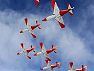 Die Piloten präsentieren einen atemberaubenden Formationsflug. (Bild öffnet sich in einem neuen Fenster)