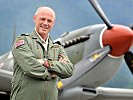 Sein ganzer Stolz: die Spitfire Mk XVIE TE184 G-MXVI. (Bild öffnet sich in einem neuen Fenster)