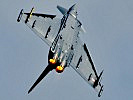Der Eurofighter bei einem spektakulären Flugmanöver.