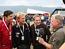 Oberstleutnant Helmut Gekle im Interview mit der Rock-/Pop Gruppe Die3. (Bild öffnet sich in einem neuen Fenster)