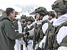 Der Kommandant der Streikräfte, Generalleutnant Reißner, auf Inspektion. (Bild öffnet sich in einem neuen Fenster)