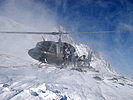 Eine besondere Herausforderung - Landungen von Hubschraubern im Gebirge. (Bild öffnet sich in einem neuen Fenster)