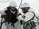 Zusammenarbeit zwischen österreichischen und deutschen Gebirgssoldaten. (Bild öffnet sich in einem neuen Fenster)