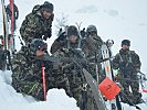 Soldaten des Schweizer Teams beim Scharfschießen. (Bild öffnet sich in einem neuen Fenster)