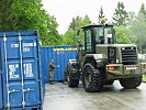 Container werden verladen. (Bild öffnet sich in einem neuen Fenster)