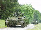 Zwei Marder der Bundeswehr unterwegs zum Angriffsziel. (Bild öffnet sich in einem neuen Fenster)