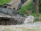 Kampfunterstützung: Pionierpanzer räumt eine Sperre. (Bild öffnet sich in einem neuen Fenster)