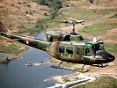 Ein österreichischer AB-212 nähert sich einer Landezone. (Bild öffnet sich in einem neuen Fenster)