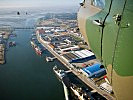 Die österreichischen Hubschrauber im Anflug auf den Hafen von Aveiro.