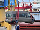 Neben Hubschrauber wurden auch Fahrzeuge verladen. (Bild öffnet sich in einem neuen Fenster)