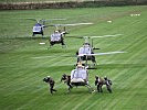 Ein Hubschrauberverband aus OH58 "Kiowa"-Maschinen. (Bild öffnet sich in einem neuen Fenster)