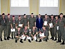 Siegerehrung in der Reithalle der Militärakademie mit Oberst Deutschbauer. (Bild öffnet sich in einem neuen Fenster)