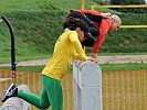 Auf der Hindernisbahn: die Damen der Teams aus Brasilien und Niederlande. (Bild öffnet sich in einem neuen Fenster)