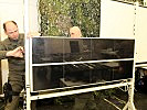Oberstabswachtmeister Braun, l., und "sein" Flatscreen. (Bild öffnet sich in einem neuen Fenster)