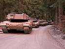 Die Panzerkolonne nähert sich.