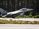 Eine portugiesische F-16M startet vom Militärflugplatz Ovar. (Bild öffnet sich in einem neuen Fenster)