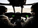 Check der Fluginstrumente in einer CH-47D CHINOOK. (Bild öffnet sich in einem neuen Fenster)