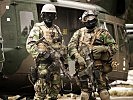 Portugiesische Spezialeinsatzkräfte vor dem Flug mit einer AB 212. (Bild öffnet sich in einem neuen Fenster)