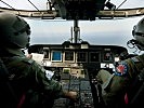 Der Pilot hat ein Frachtschiff geortet. (Bild öffnet sich in einem neuen Fenster)