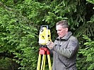 Der Mann mit dem Rotationslaser: Stabswachtmeister Thomas Pucher. (Bild öffnet sich in einem neuen Fenster)