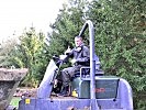 Frontmuldenkipperfahrer Korporal Andreas Hahna. (Bild öffnet sich in einem neuen Fenster)