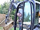 Minibaggerfahrer Wachtmeister Arno Schuh. (Bild öffnet sich in einem neuen Fenster)