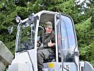 Frontmuldenkipperfahrer Korporal Kevin Stöckl. (Bild öffnet sich in einem neuen Fenster)