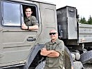 Die beiden Kipperfahrer: Gefreiter Rauchenschandtner, Gefreiter Zilic. (Bild öffnet sich in einem neuen Fenster)