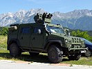 Soldaten beobachten aus dem Mehrzweckfahrzeug IVECO. (Bild öffnet sich in einem neuen Fenster)