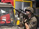 Soldaten sichern den Einsatz der Hilfskräfte. (Bild öffnet sich in einem neuen Fenster)