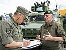 Der Tiroler Militärkommandant, Generalmajor Herbert Bauer, beim Interview.