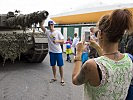Beliebtes Fotomotiv: der Kampfpanzer "Leopard". (Bild öffnet sich in einem neuen Fenster)