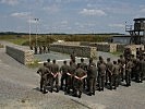 Informationen vom Leiter des Militärhunde-Zentrums. (Bild öffnet sich in einem neuen Fenster)