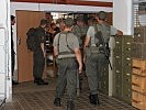 Die Waffen werden empfangen... (Bild öffnet sich in einem neuen Fenster)