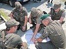 Die Soldaten sind trotz großer Hitze mit Eifer bei der Ausbildung. (Bild öffnet sich in einem neuen Fenster)
