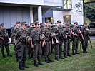 Im Morgengrauen sind die Soldaten bereit für den Einsatz. (Bild öffnet sich in einem neuen Fenster)