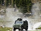 Gepanzerte Aufklärungsfahrzeuge im alpinen Gelände. (Bild öffnet sich in einem neuen Fenster)